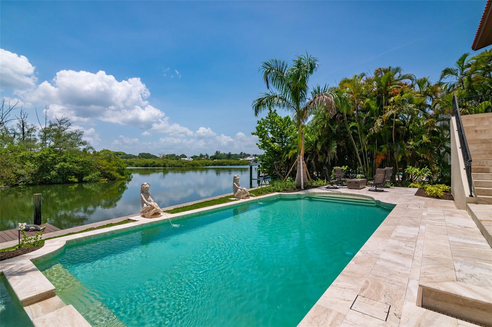 COCOANUT BAYOU - Residential