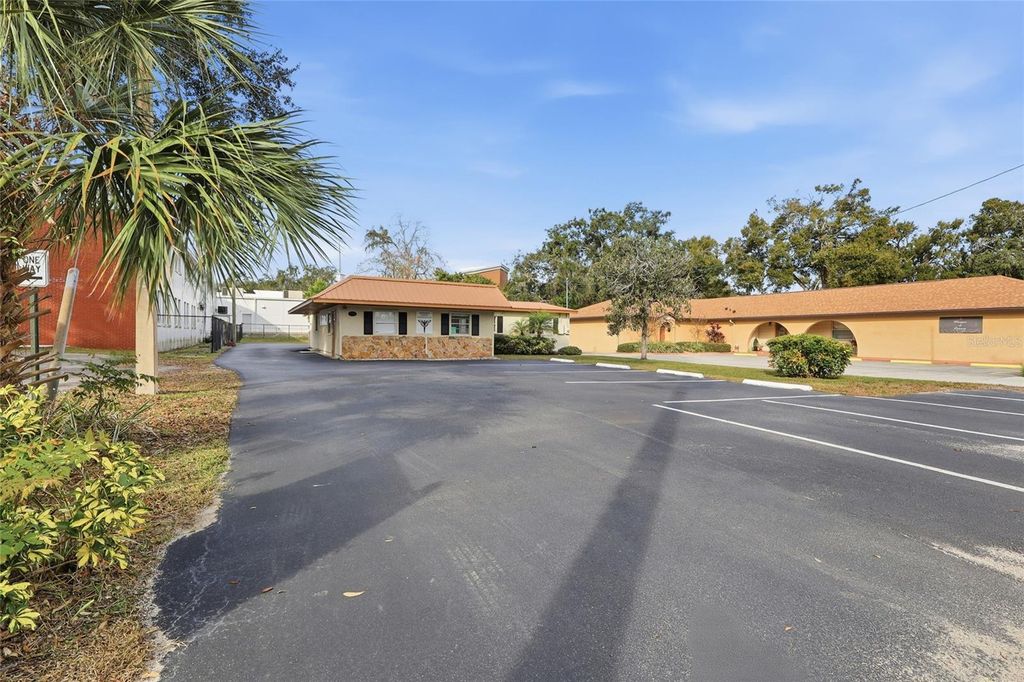 Photo of 134 N Moon Avenue, Brandon, FL 33510 (MLS # TB8464279)