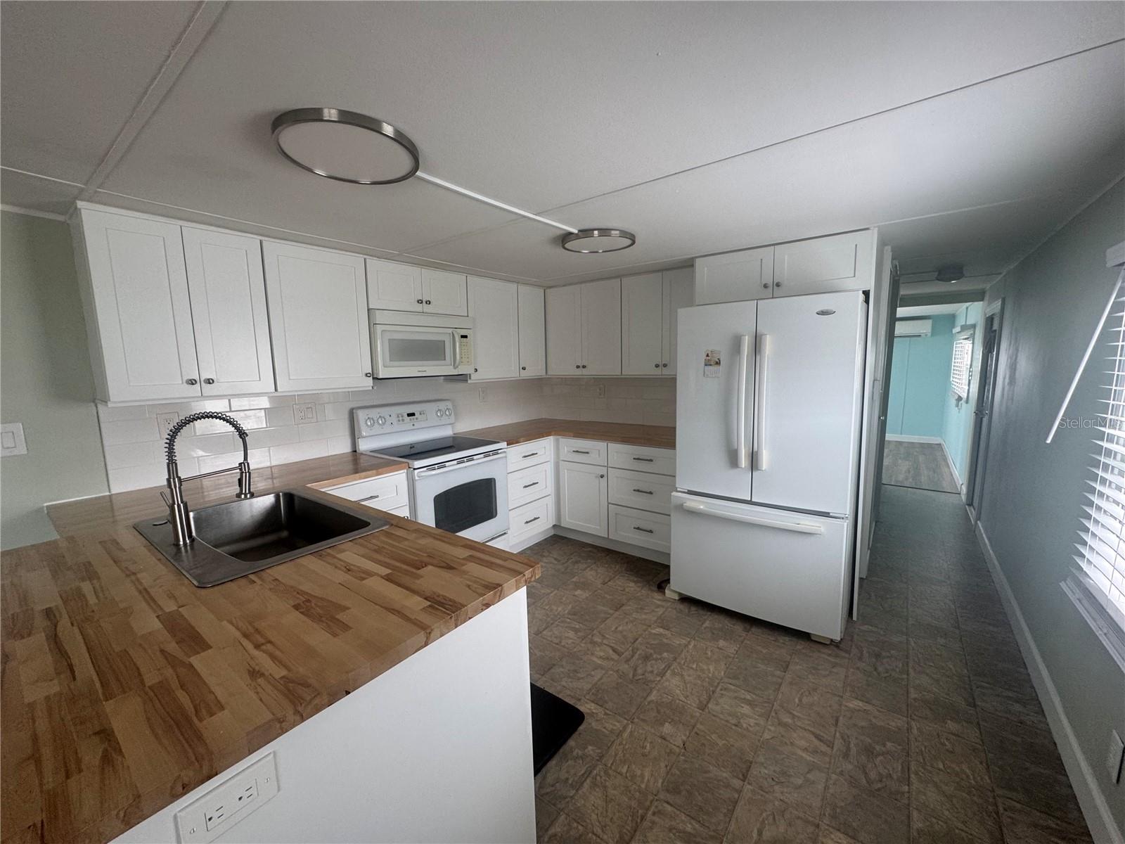 211 SOUTHWINDS DRIVE