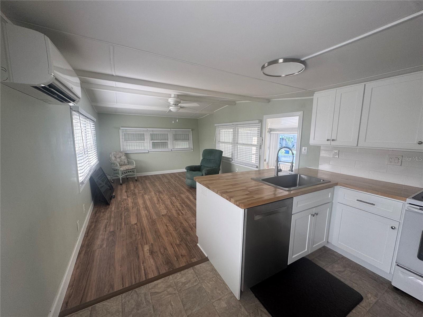 211 SOUTHWINDS DRIVE