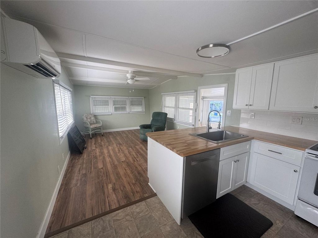 Photo of 211 Southwinds Drive, Sarasota, FL 34231 (MLS # G5096651)