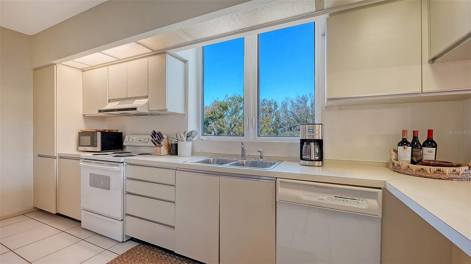 BEACHPLACE III - Residential