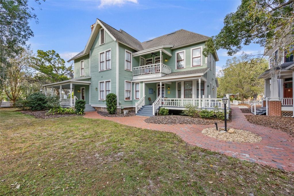 Photo of 205 SE 7th Street, Gainesville, FL 32601 (MLS # GC536435)