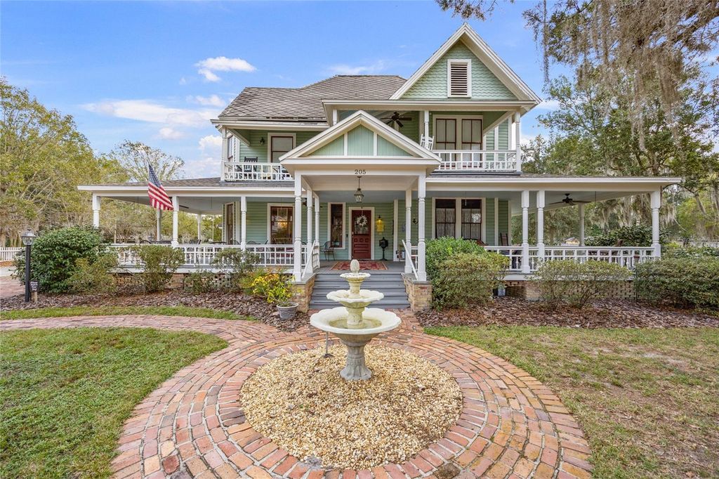 Photo of 205 SE 7th Street, Gainesville, FL 32601 (MLS # GC536435)