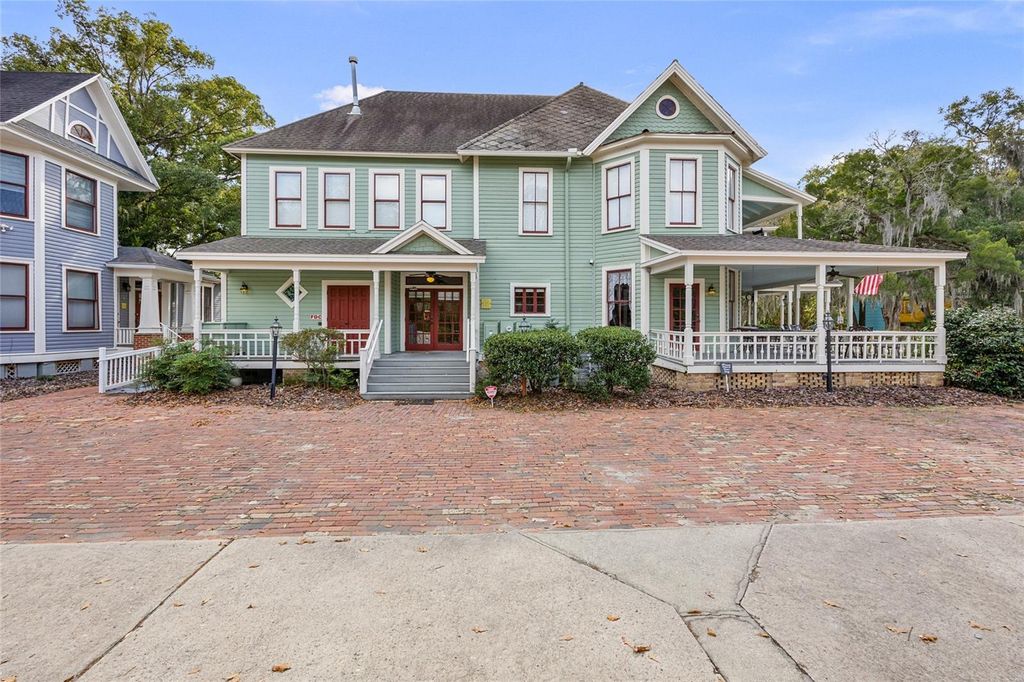 Photo of 205 SE 7th Street, Gainesville, FL 32601 (MLS # GC536435)