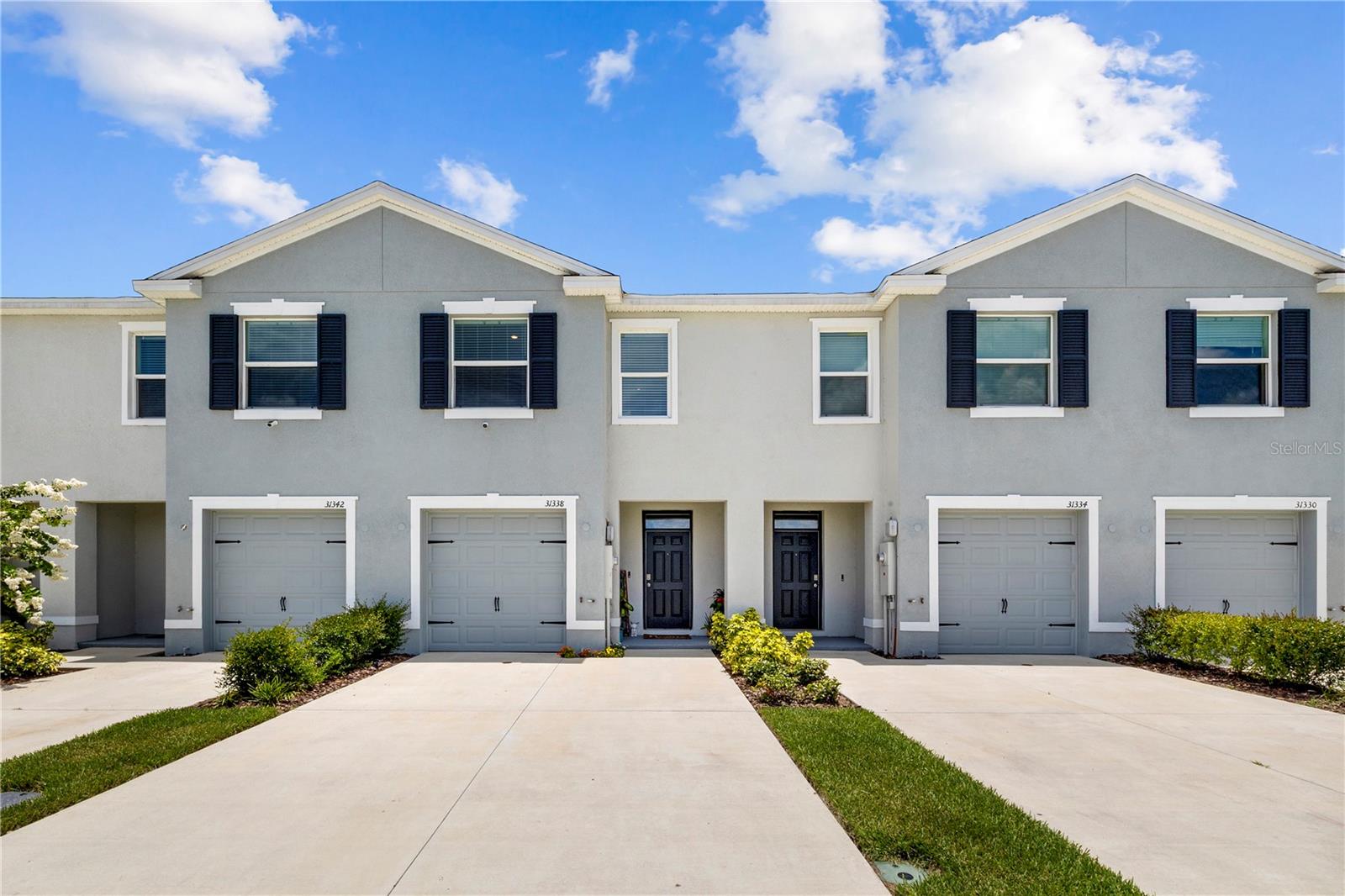 Welcome to the heart of Wesley Chapel! This charming two-story 3-bedroom, 2.5-bath townhouse is the perfect blend of comfort and convenience. Step inside to discover a beautifully maintained home with spacious living areas, natural light, and modern touches throughout. Nestled just steps away from the community clubhouse, you’ll enjoy access to all the amenities this vibrant neighborhood has to show. With easy access to both I-75 and I-275, commuting is a breeze, putting you minutes from shopping, dining, and entertainment.
Don’t miss out on this beautiful townhome schedule your private showing today and fall in love with your future home!