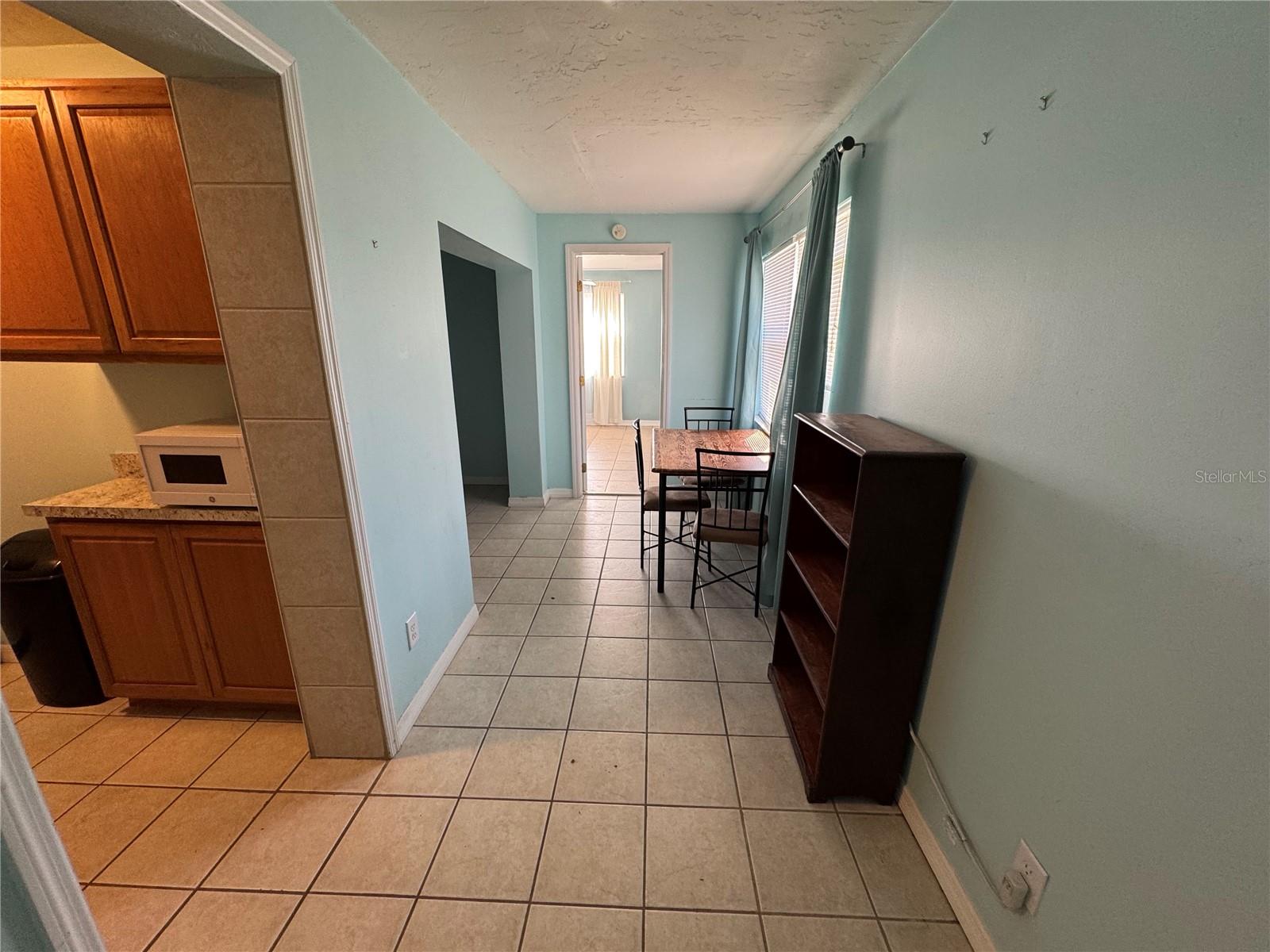 BEACH MANOR - Residential Lease