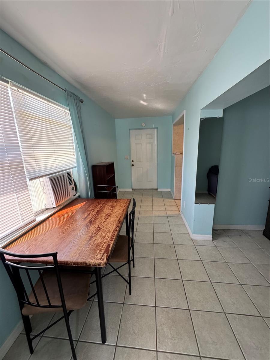 BEACH MANOR - Residential Lease