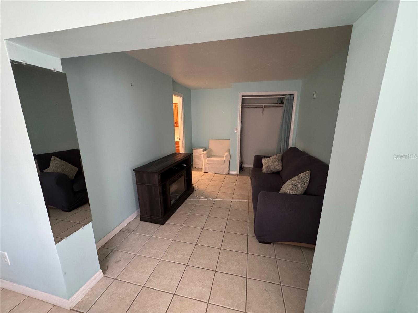 BEACH MANOR - Residential Lease