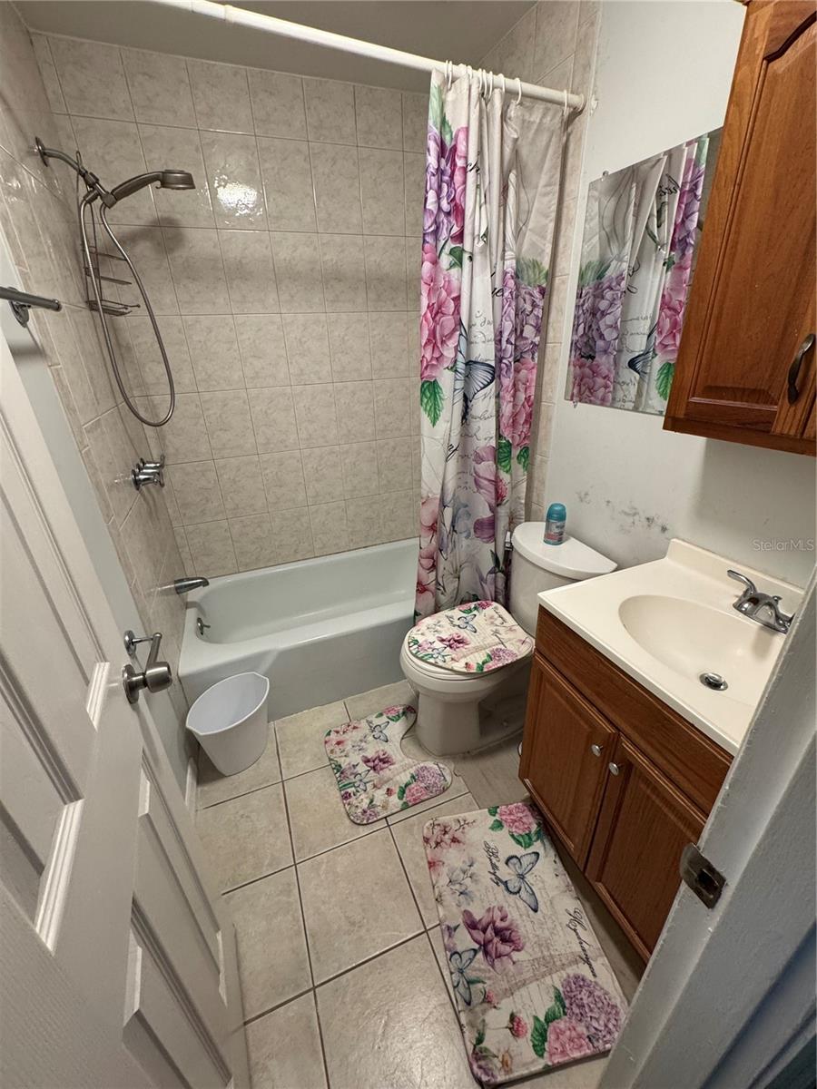 BEACH MANOR - Residential Lease