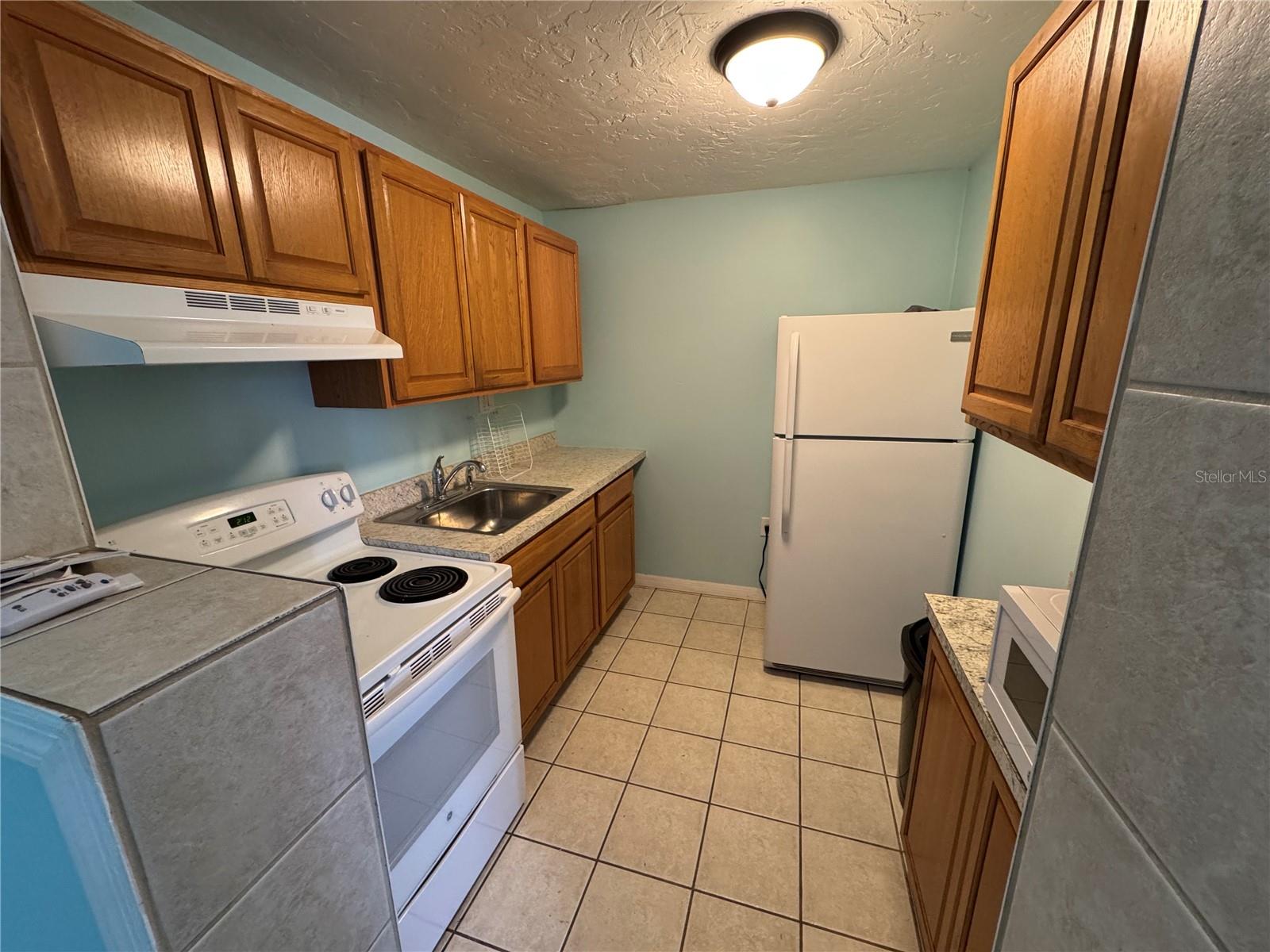 BEACH MANOR - Residential Lease