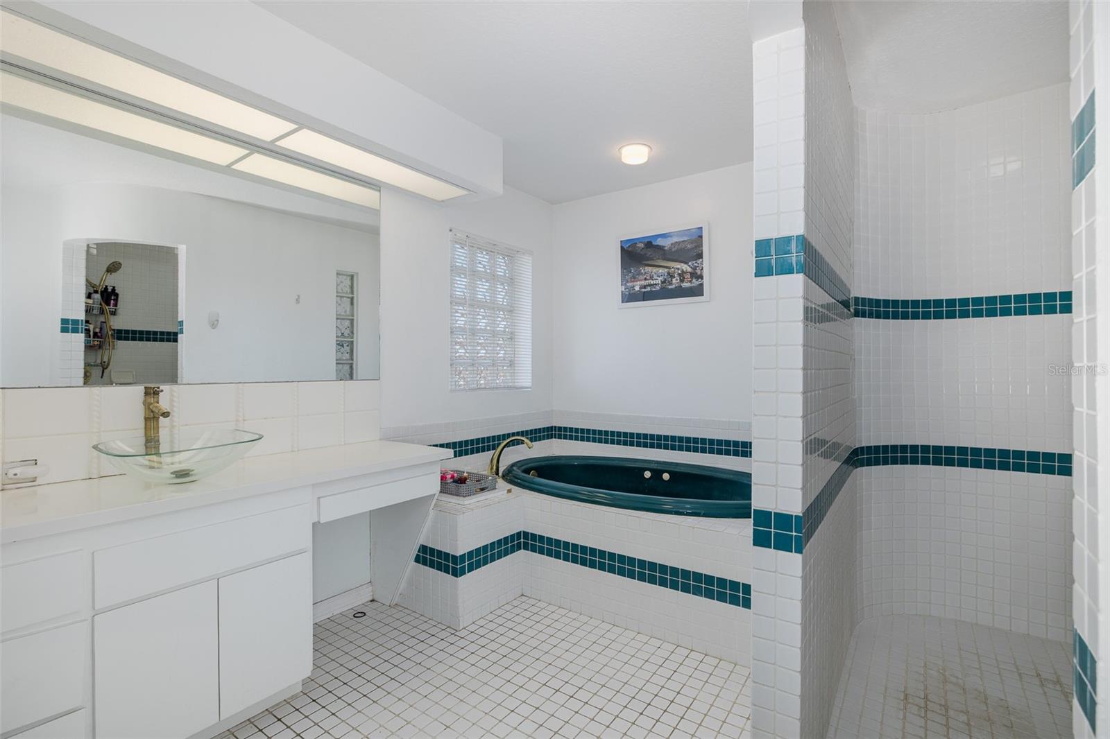 SUTTON PLACE - Residential