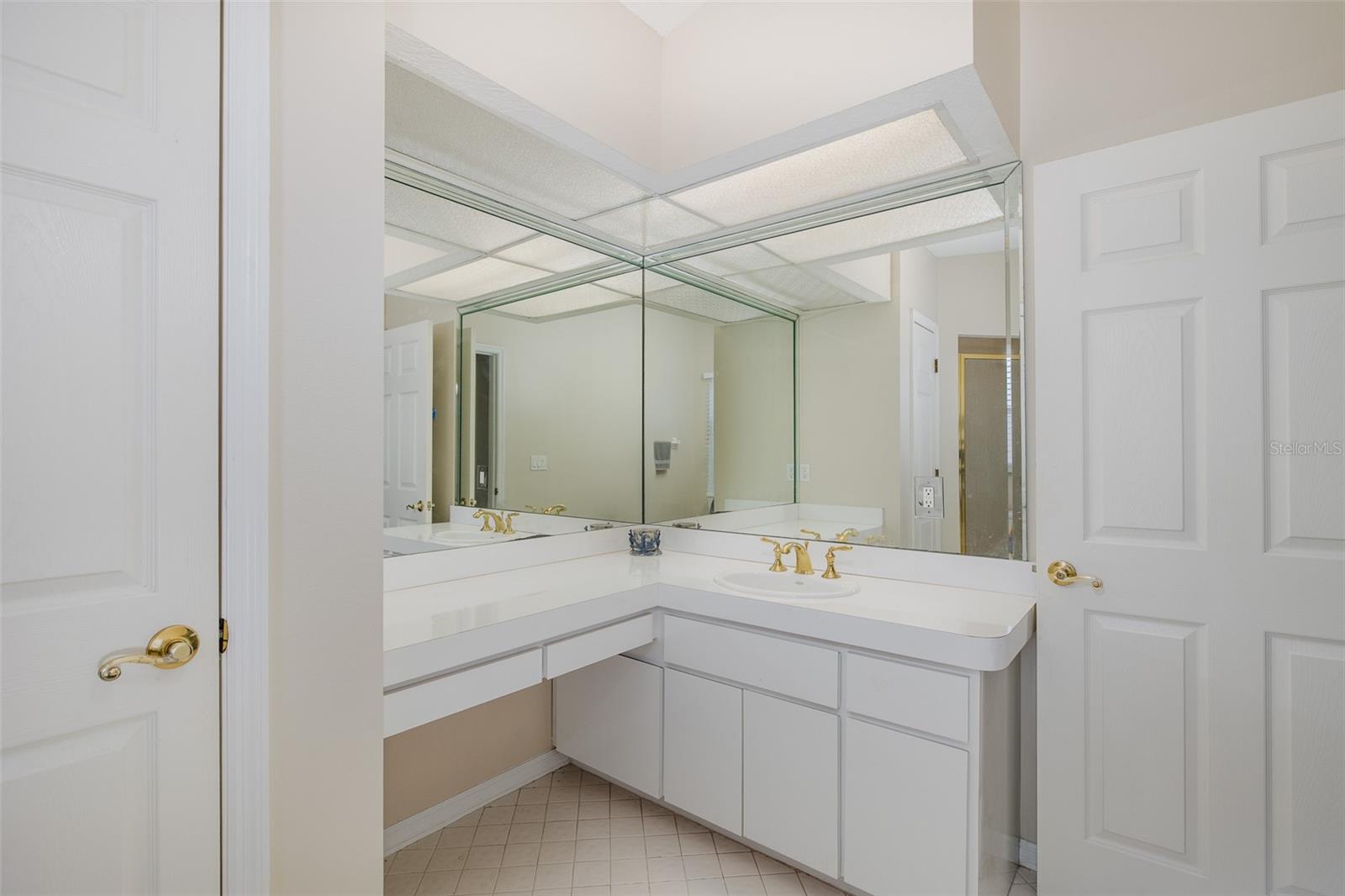 SUTTON PLACE - Residential