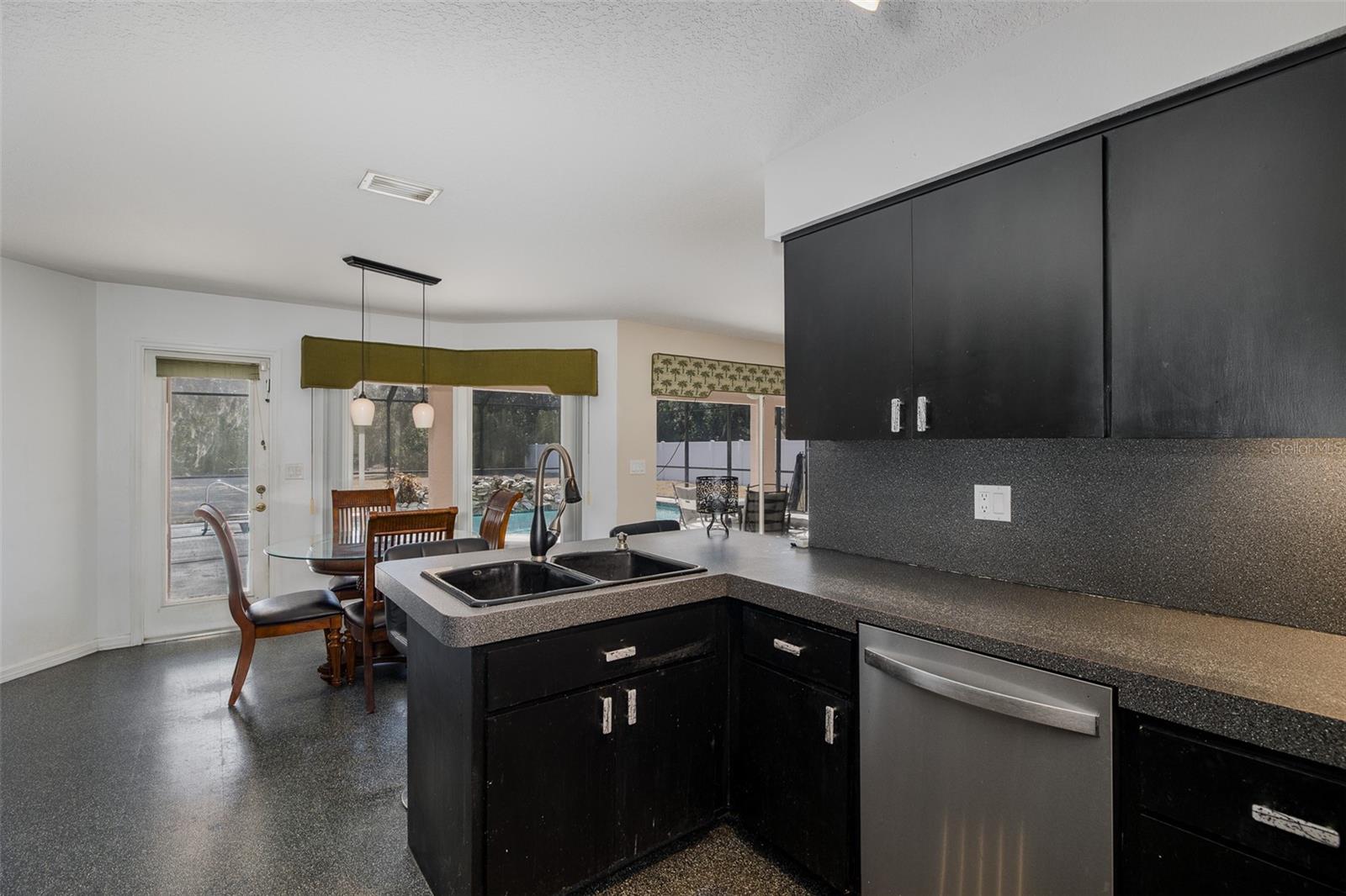 SUTTON PLACE - Residential