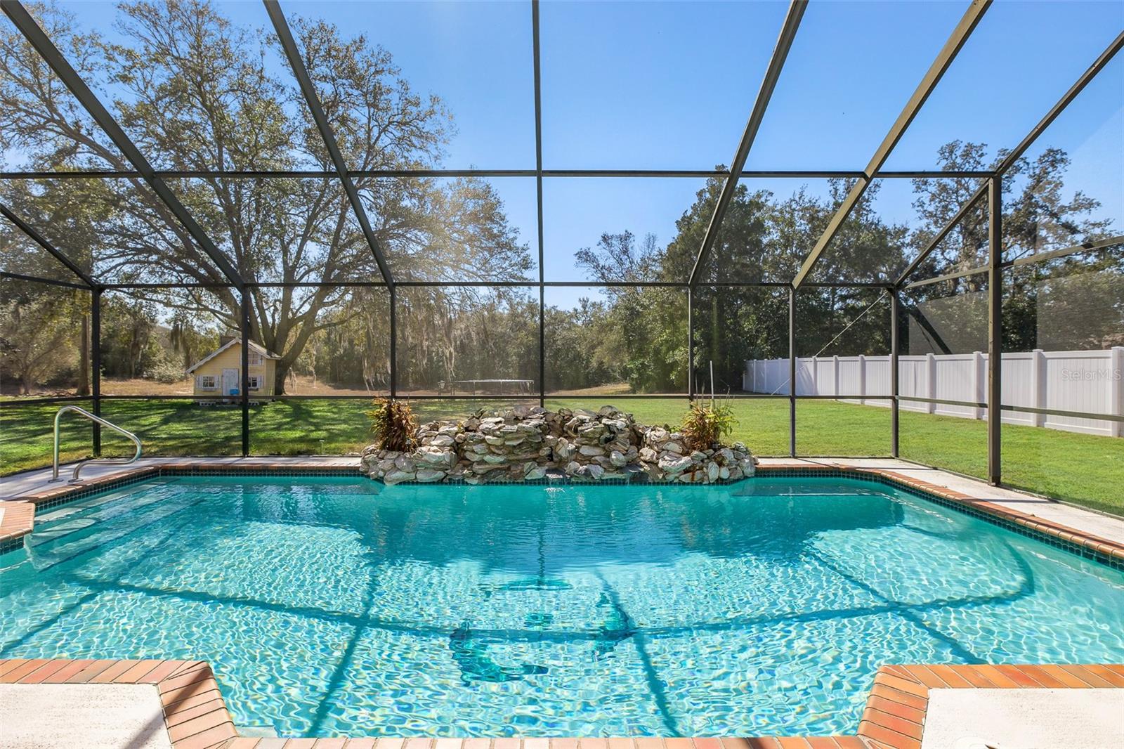 SUTTON PLACE - Residential