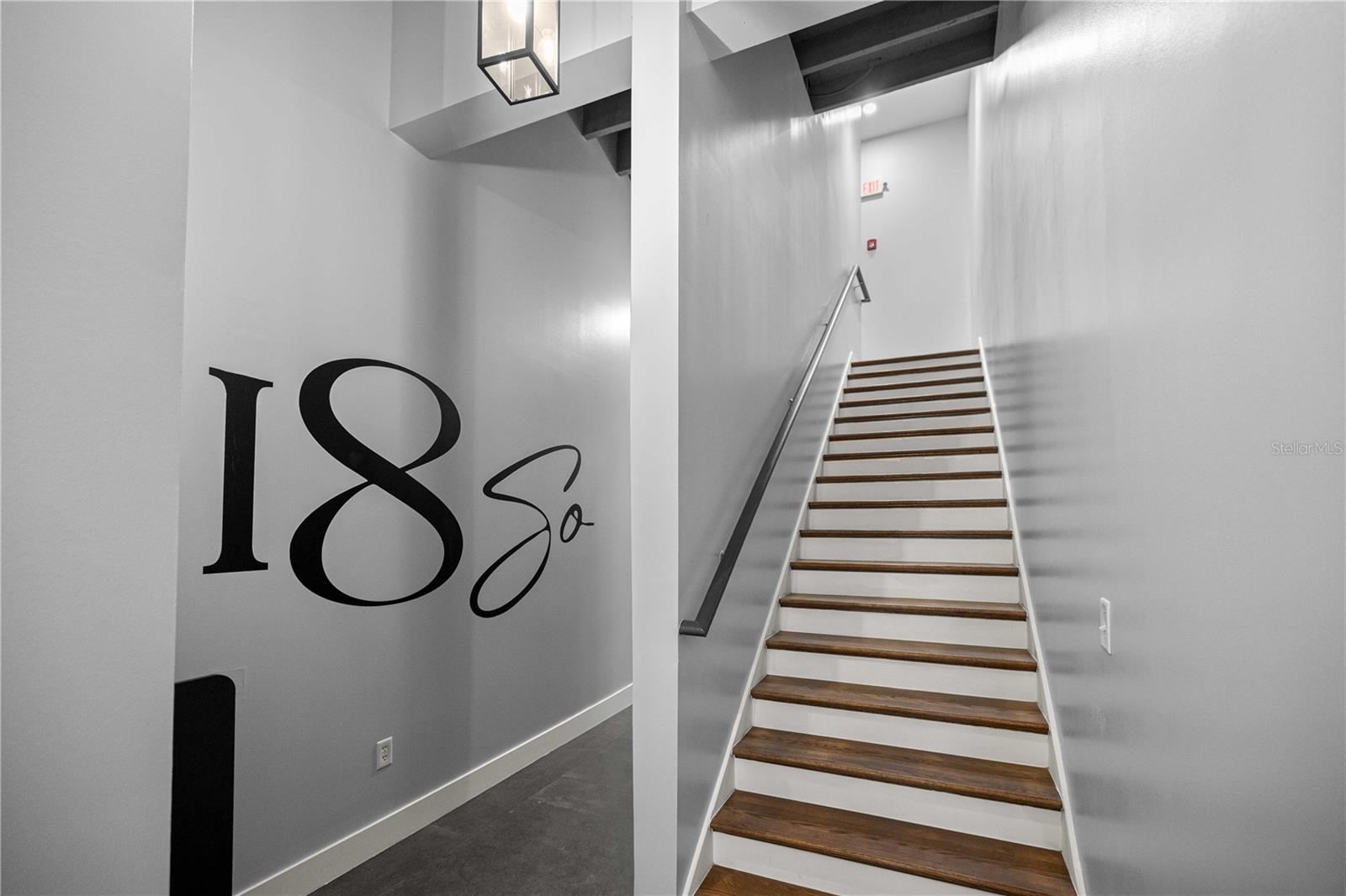 18 S MAGNOLIA AVENUE