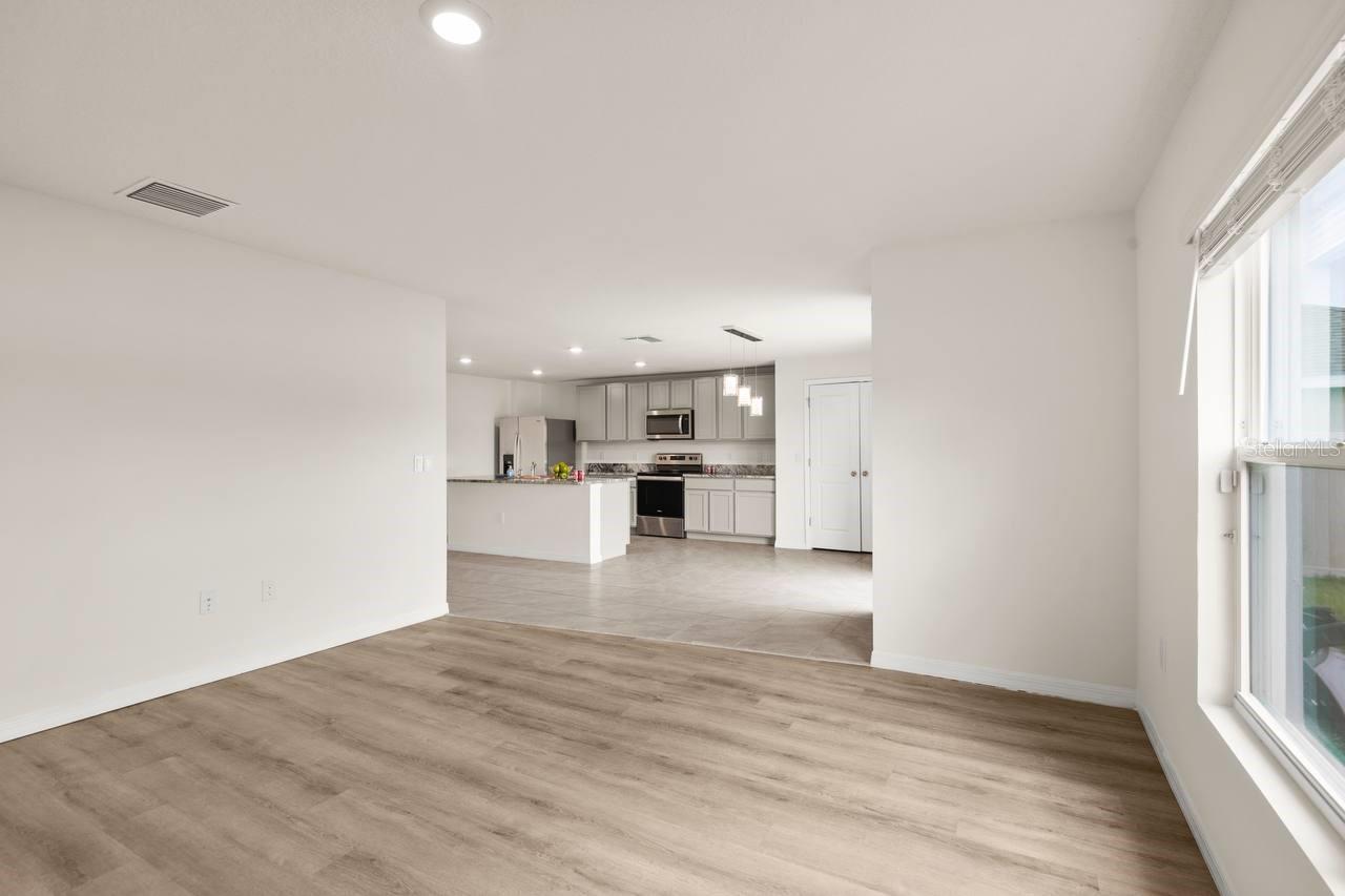 ZEPHYR LAKES SUB - Residential Lease