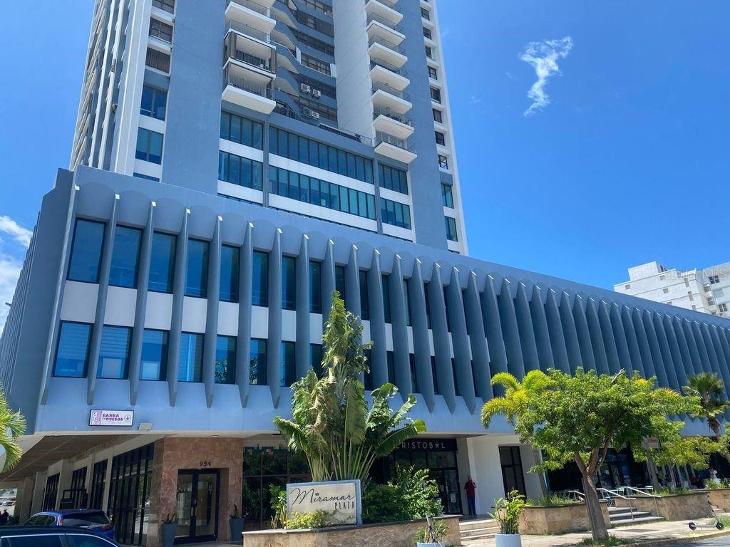 MIRAMAR PLAZA - Commercial Sale