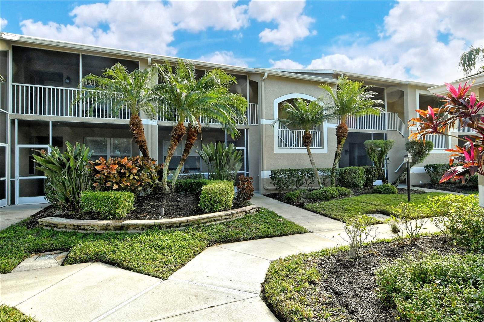 HERITAGE OAKS GOLF & COUNTRY CLUB - Residential