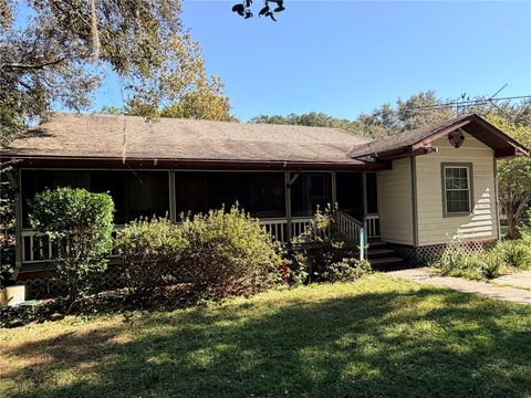 Photo of 40130 County Road 439, Umatilla, FL 32784 (MLS # G5102386)