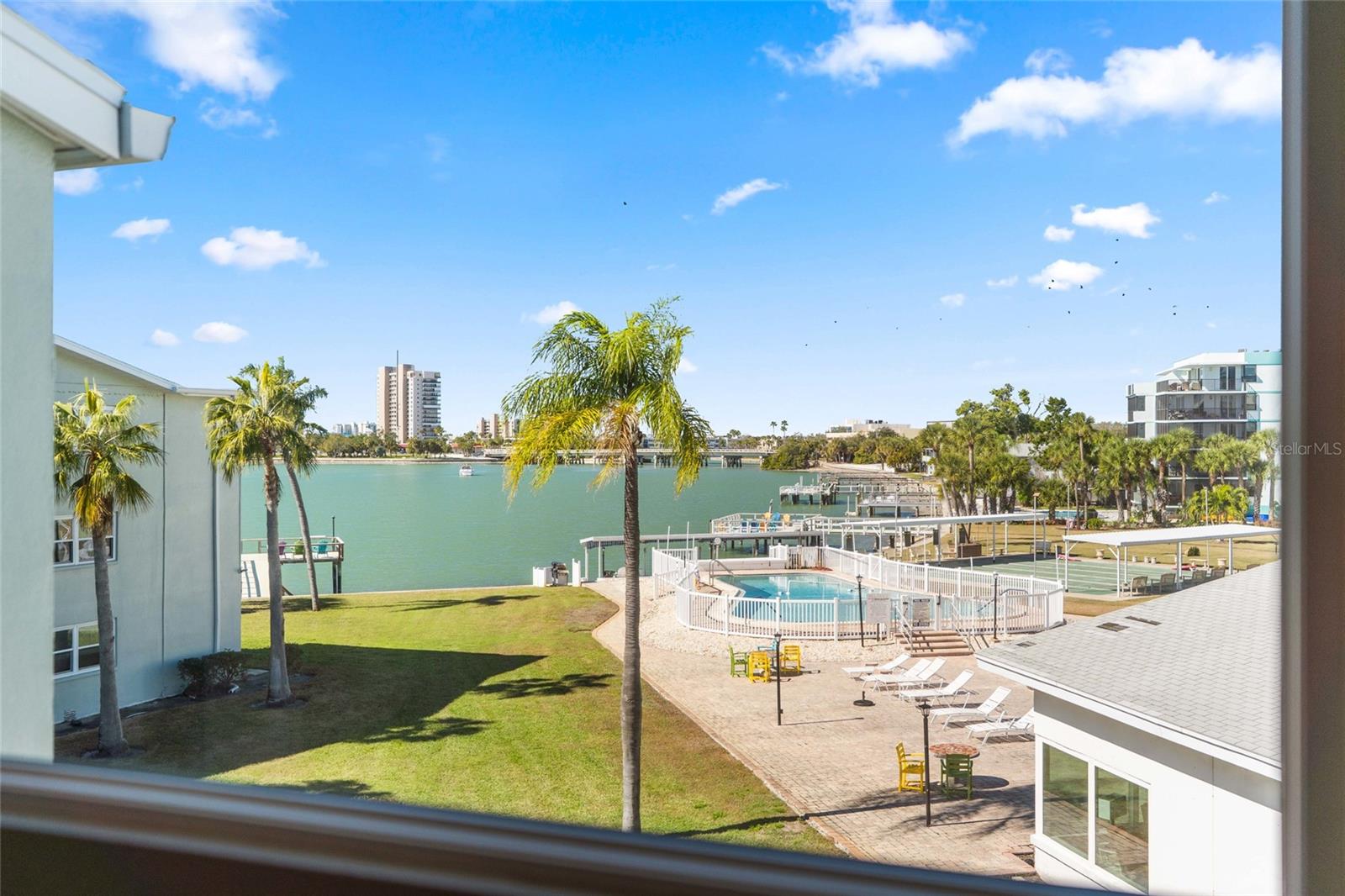 SHORE MANOR BLDG TOWN APTS - Residential