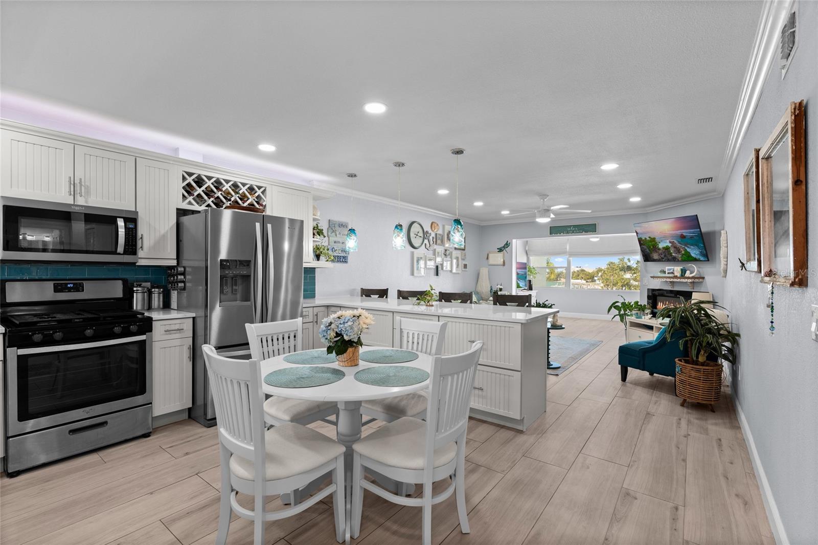 SHORE MANOR BLDG TOWN APTS - Residential