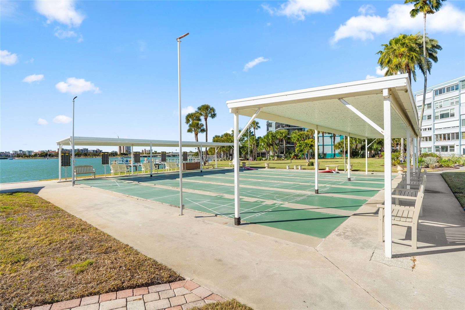 SHORE MANOR BLDG TOWN APTS - Residential