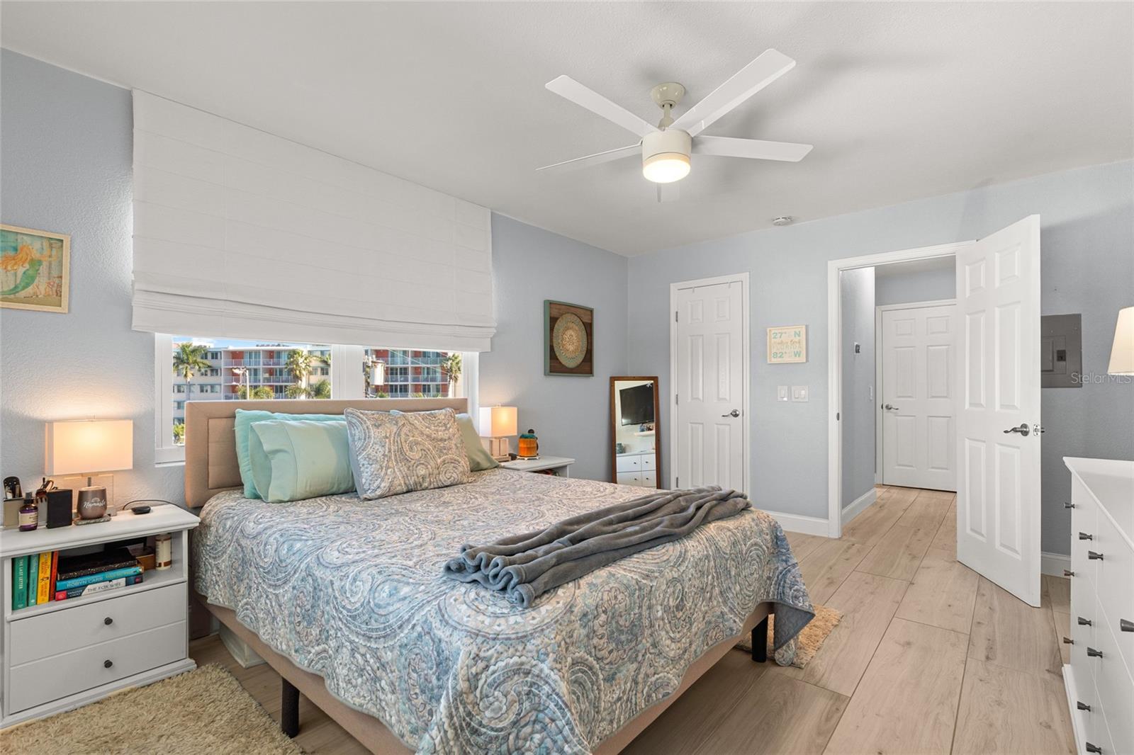 SHORE MANOR BLDG TOWN APTS - Residential