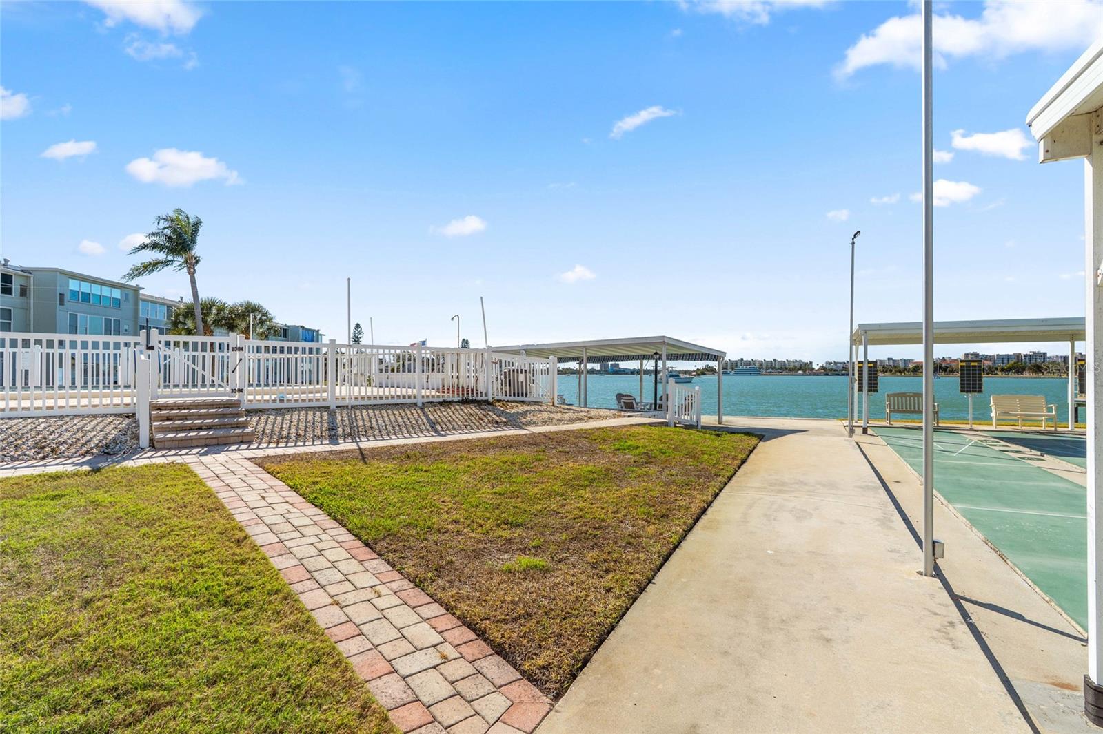 SHORE MANOR BLDG TOWN APTS - Residential