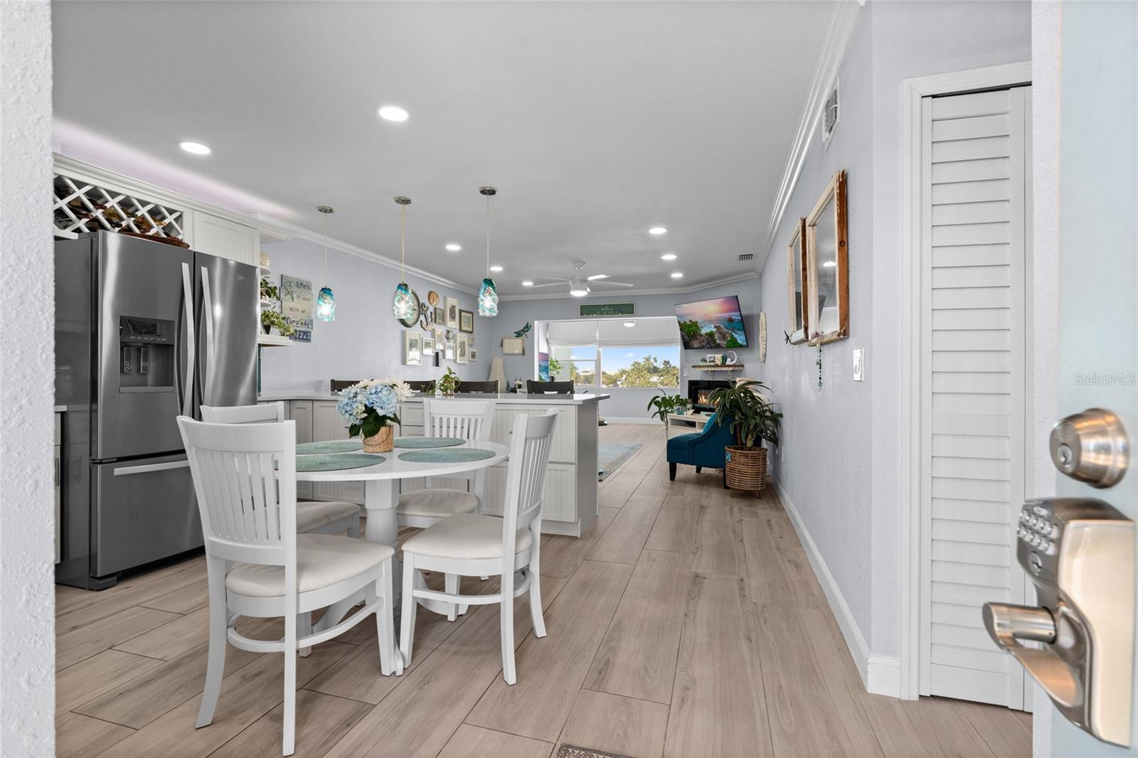 SHORE MANOR BLDG TOWN APTS - Residential