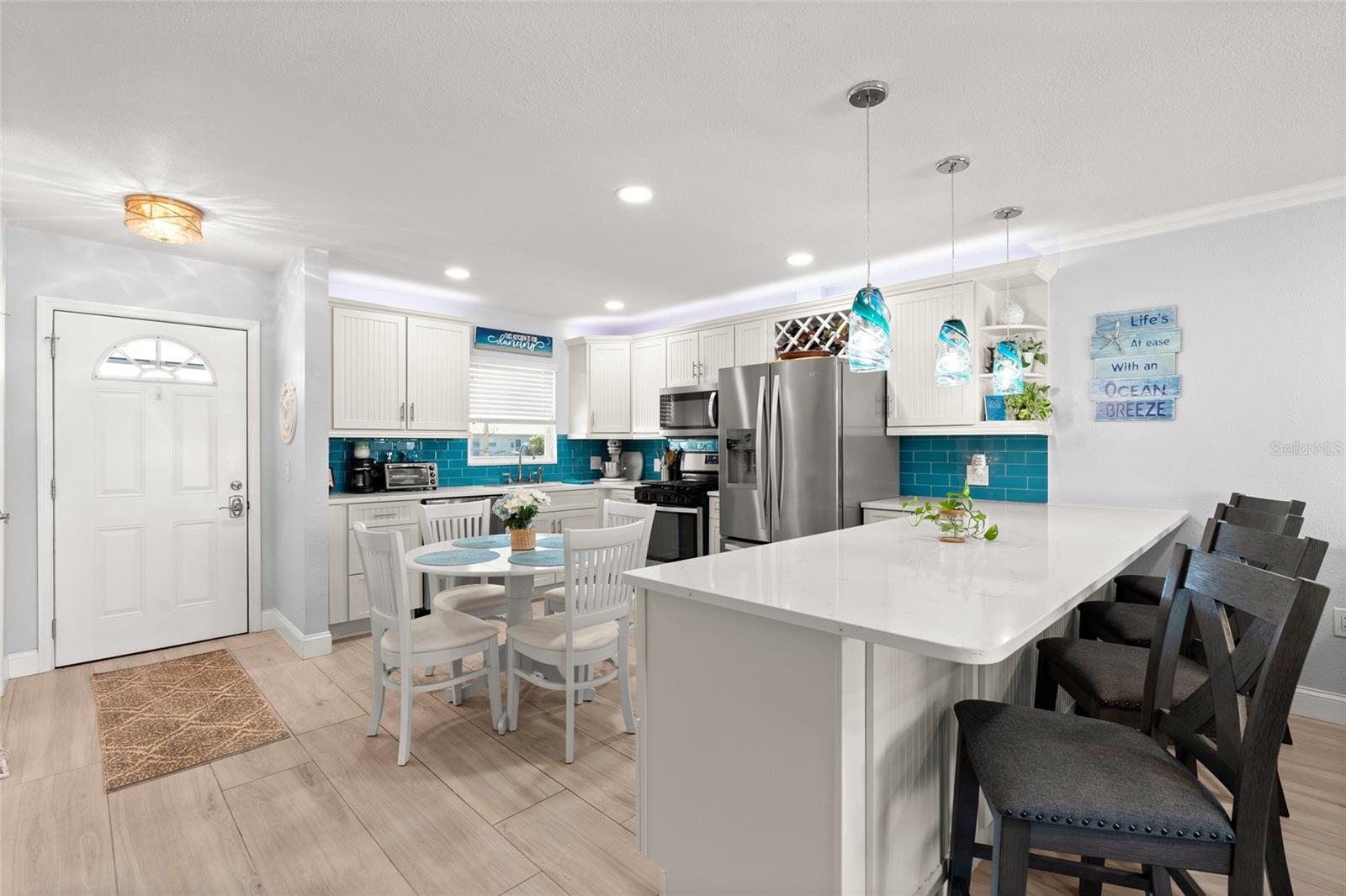 SHORE MANOR BLDG TOWN APTS - Residential