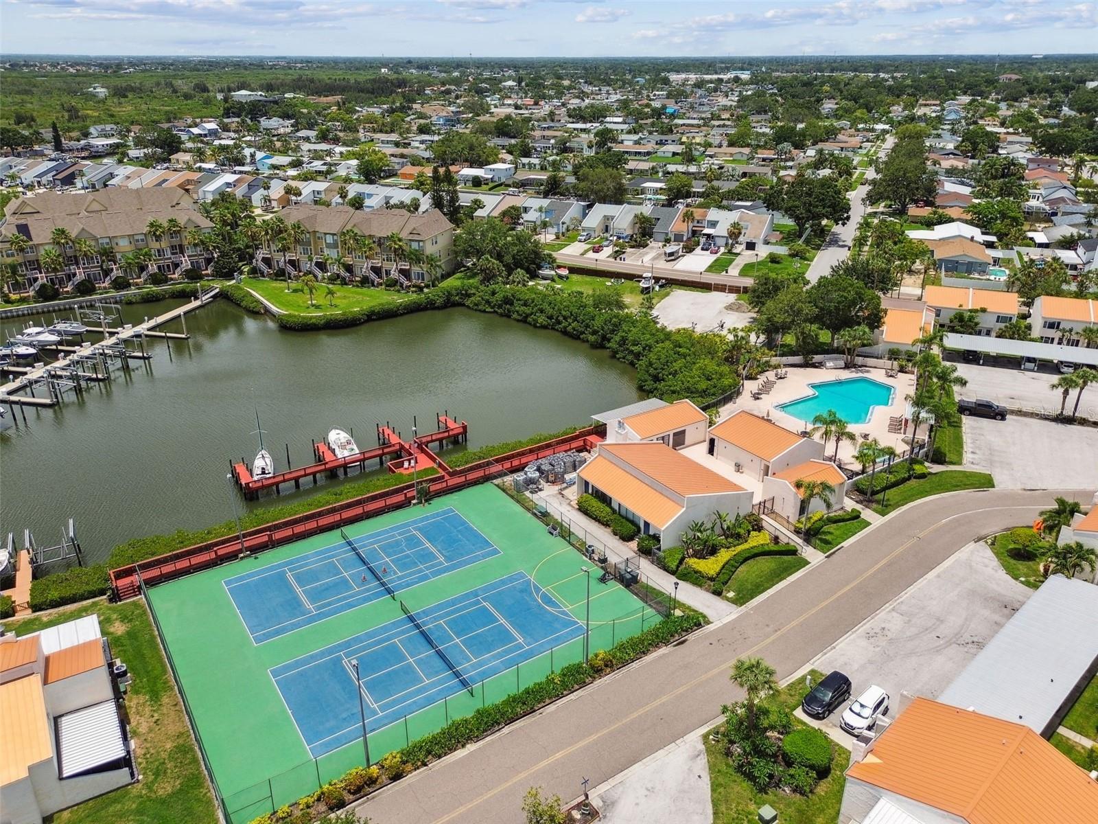 SPINNAKER COVE CONDO PHA - Residential