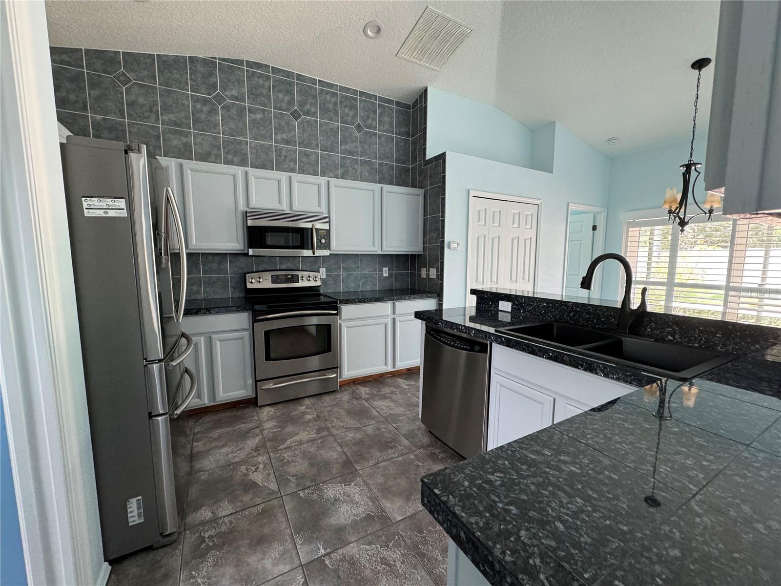 5009 STURBRIDGE COURT