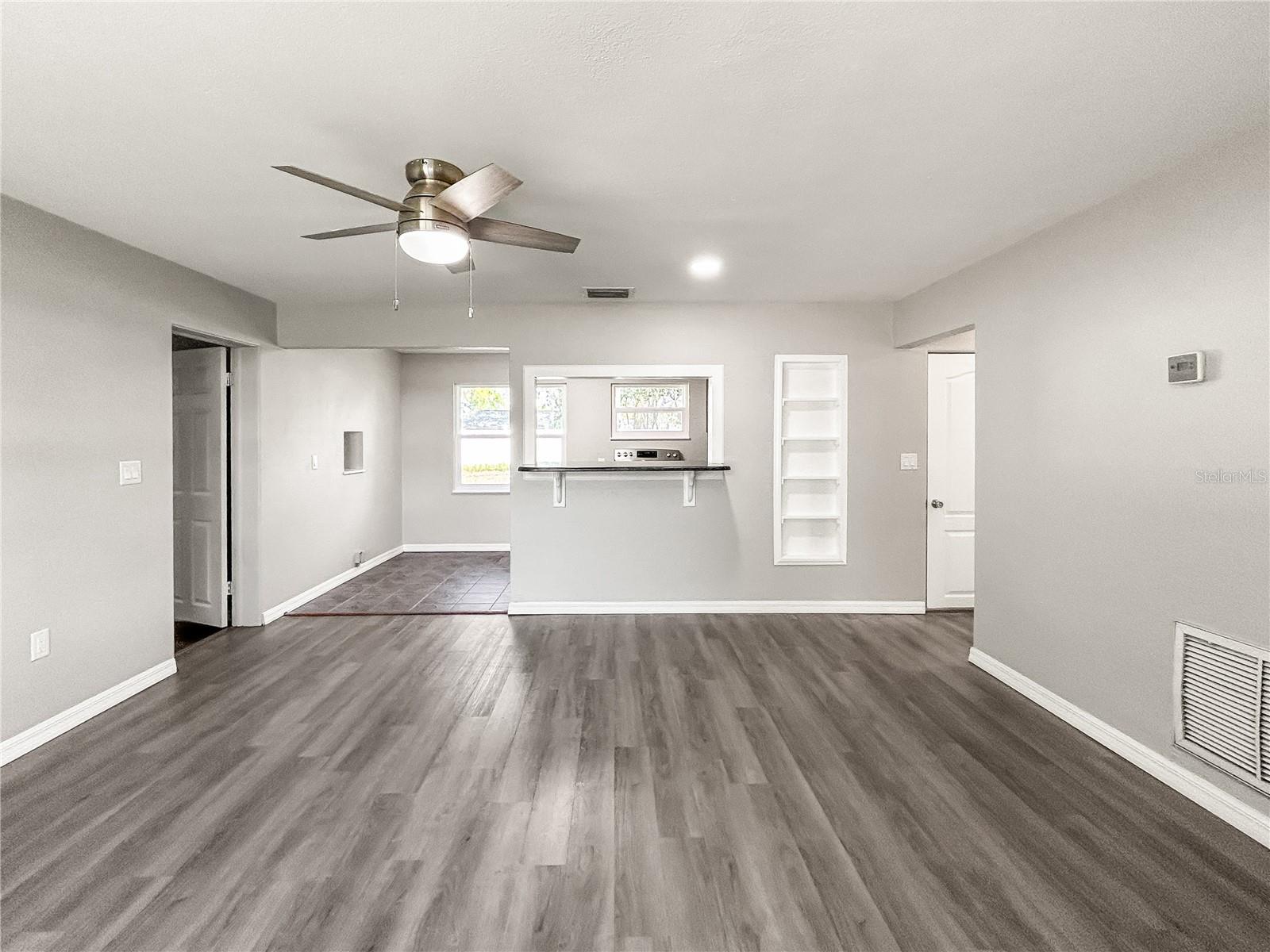 25 E CHARLOTTE AVENUE