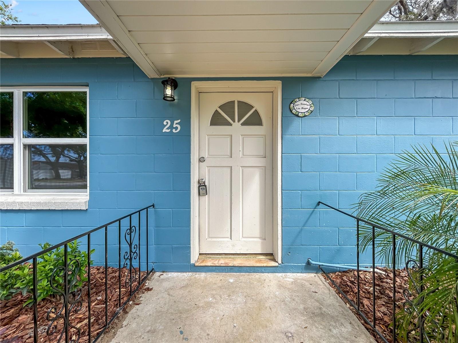 25 E CHARLOTTE AVENUE