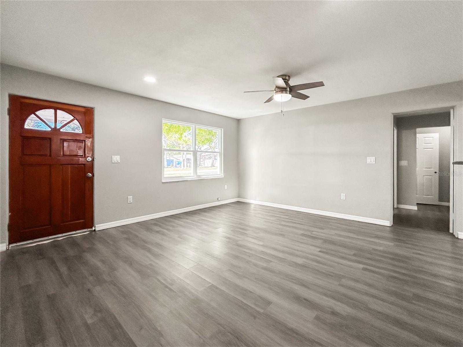 25 E CHARLOTTE AVENUE