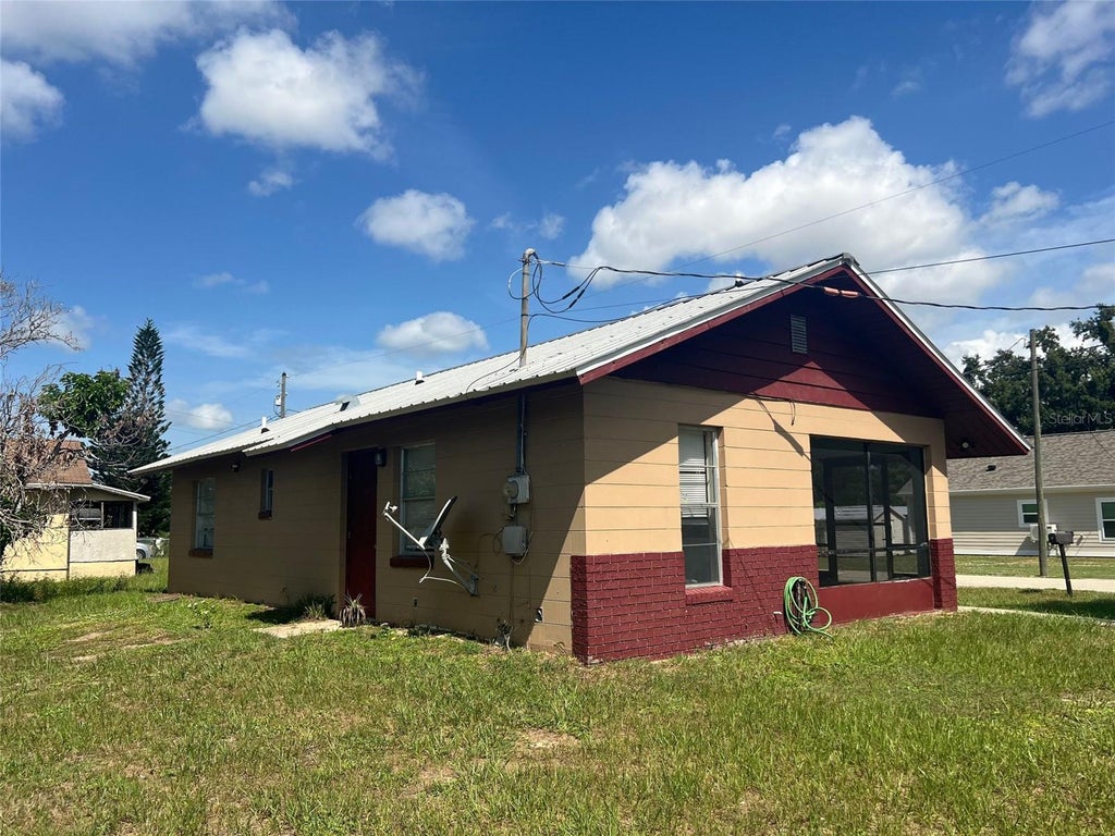 Photo of 1300 S Carolina Avenue, Avon Park, FL 33825 (MLS # L4964546)