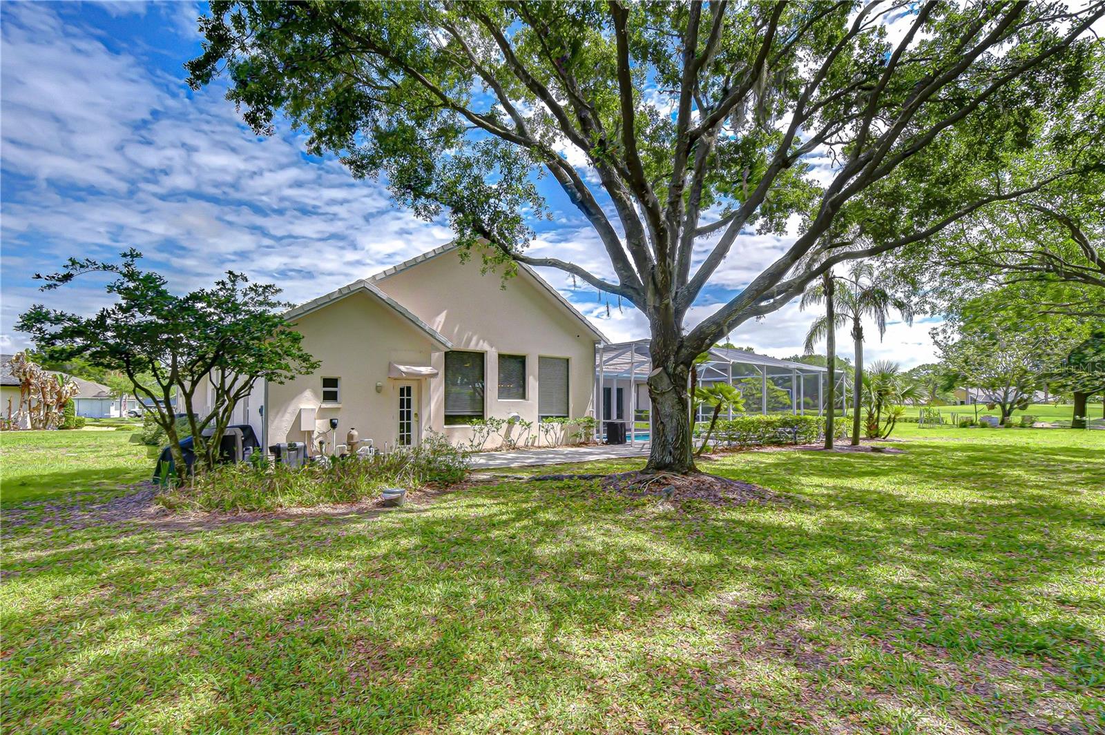 RIVER HILLS COUNTRY CLUB - Residential