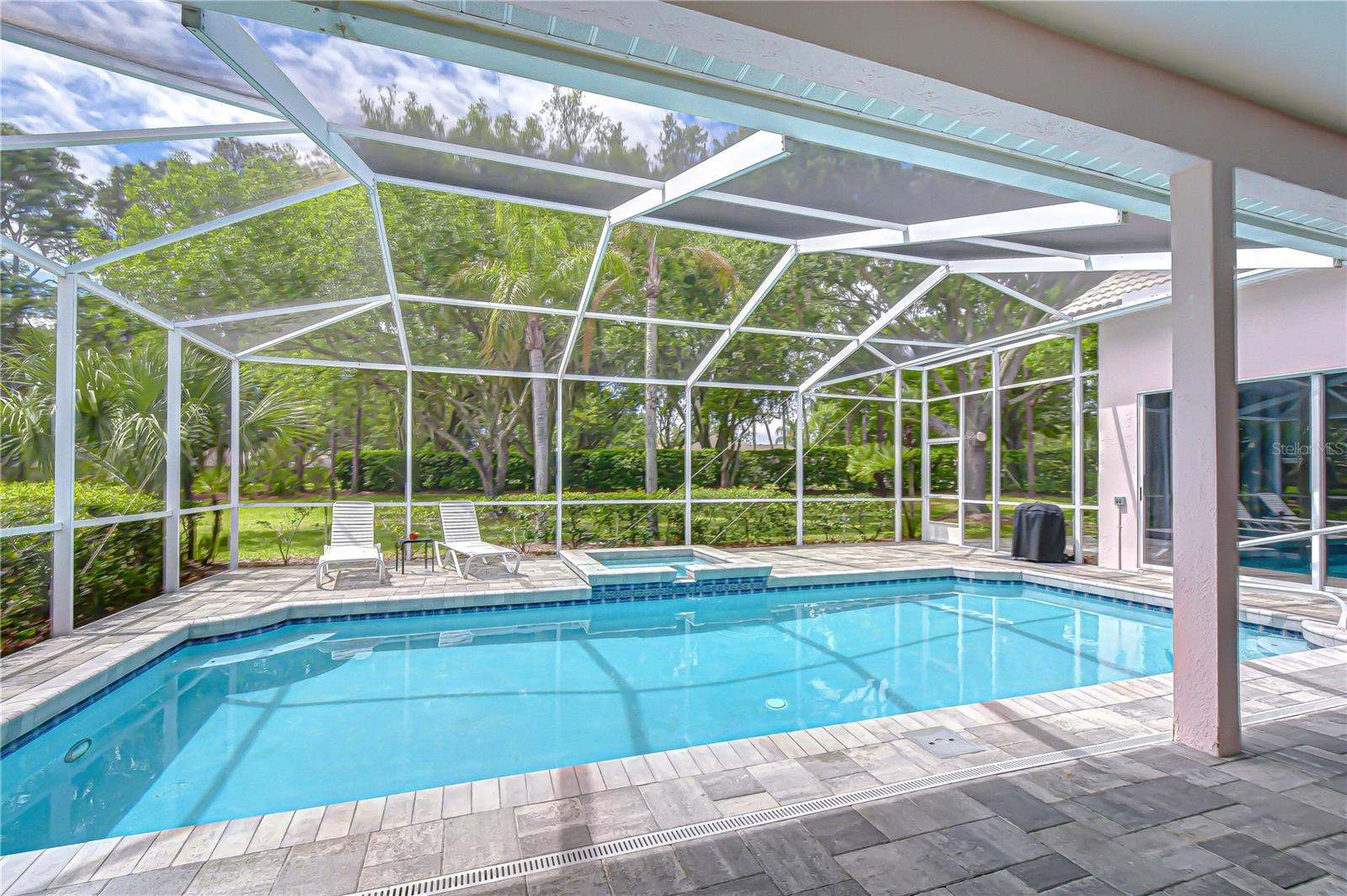 RIVER HILLS COUNTRY CLUB - Residential