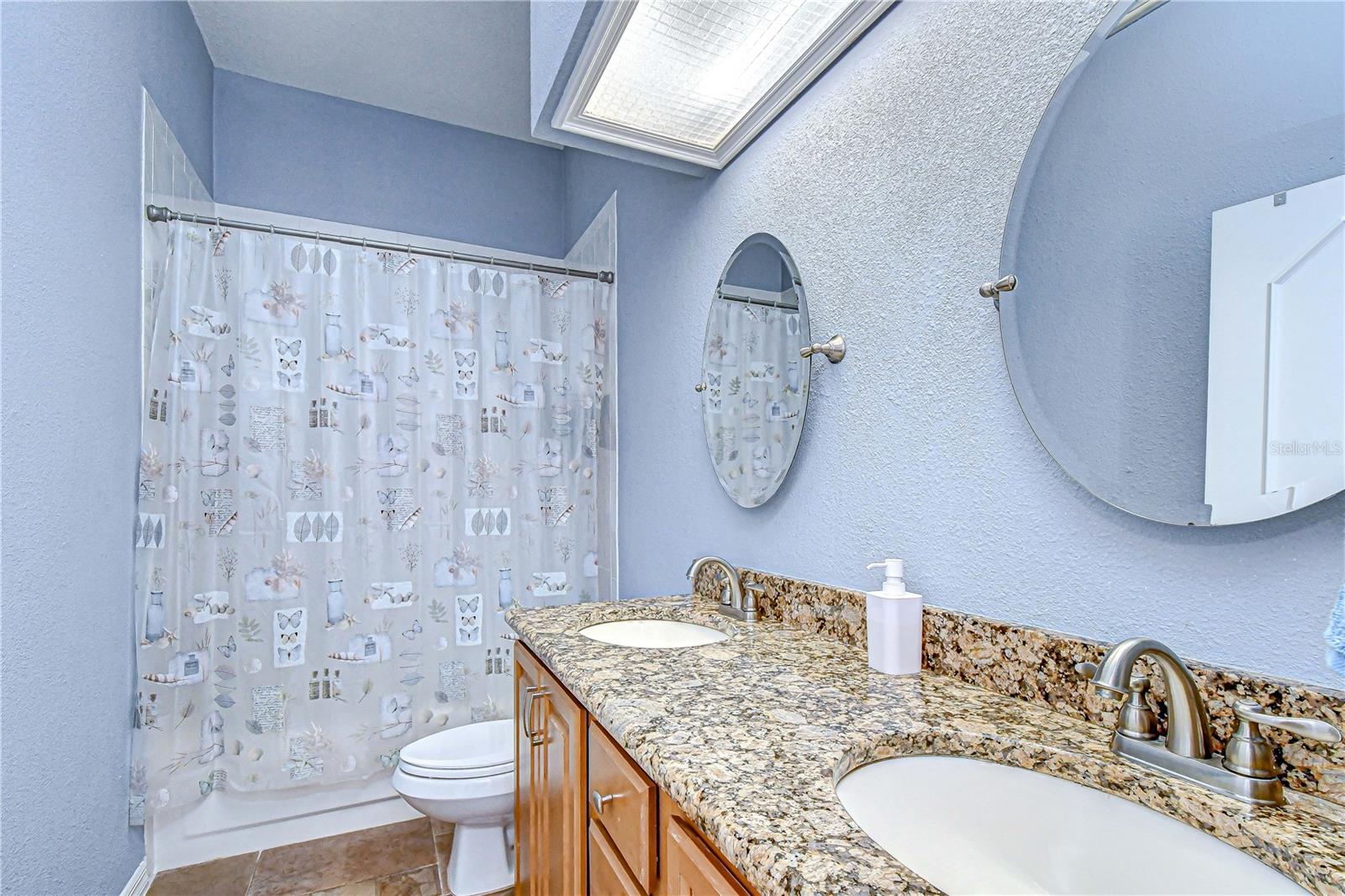 RIVER HILLS COUNTRY CLUB - Residential