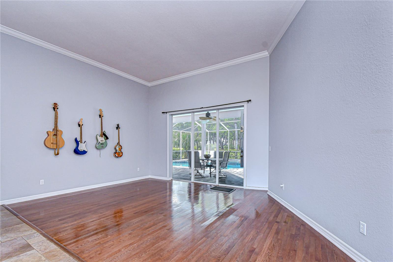 RIVER HILLS COUNTRY CLUB - Residential