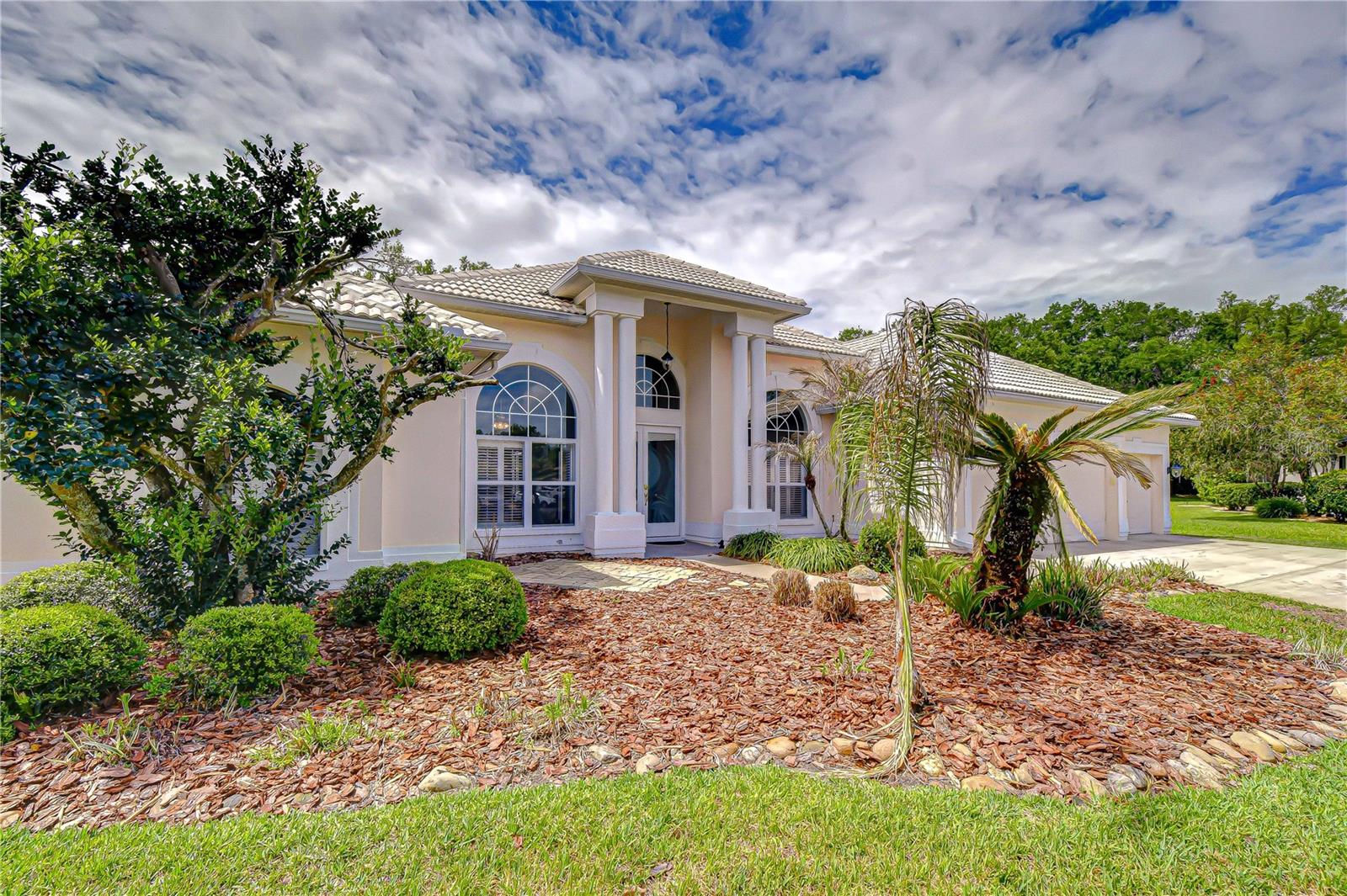 RIVER HILLS COUNTRY CLUB - Residential