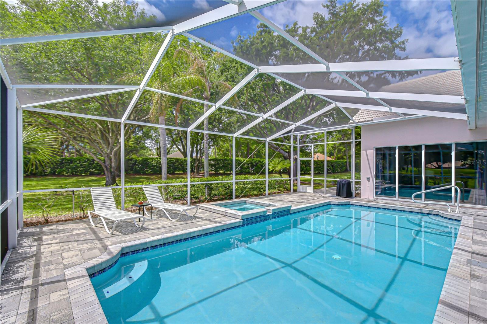RIVER HILLS COUNTRY CLUB - Residential