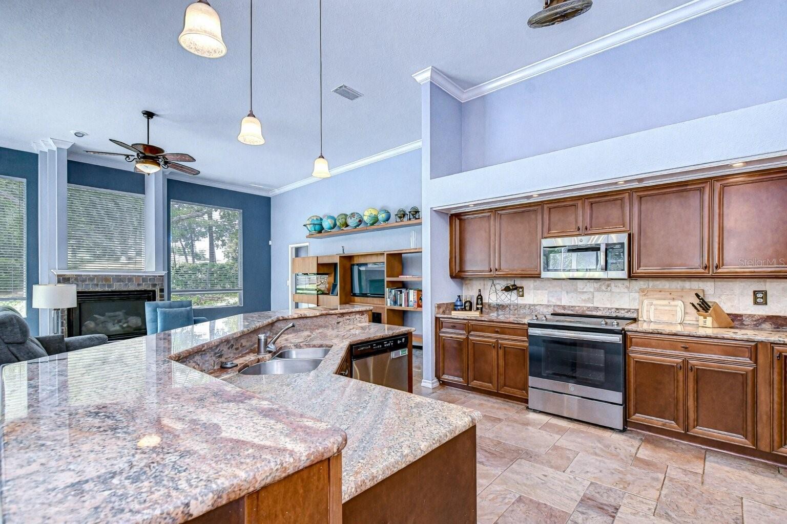 RIVER HILLS COUNTRY CLUB - Residential