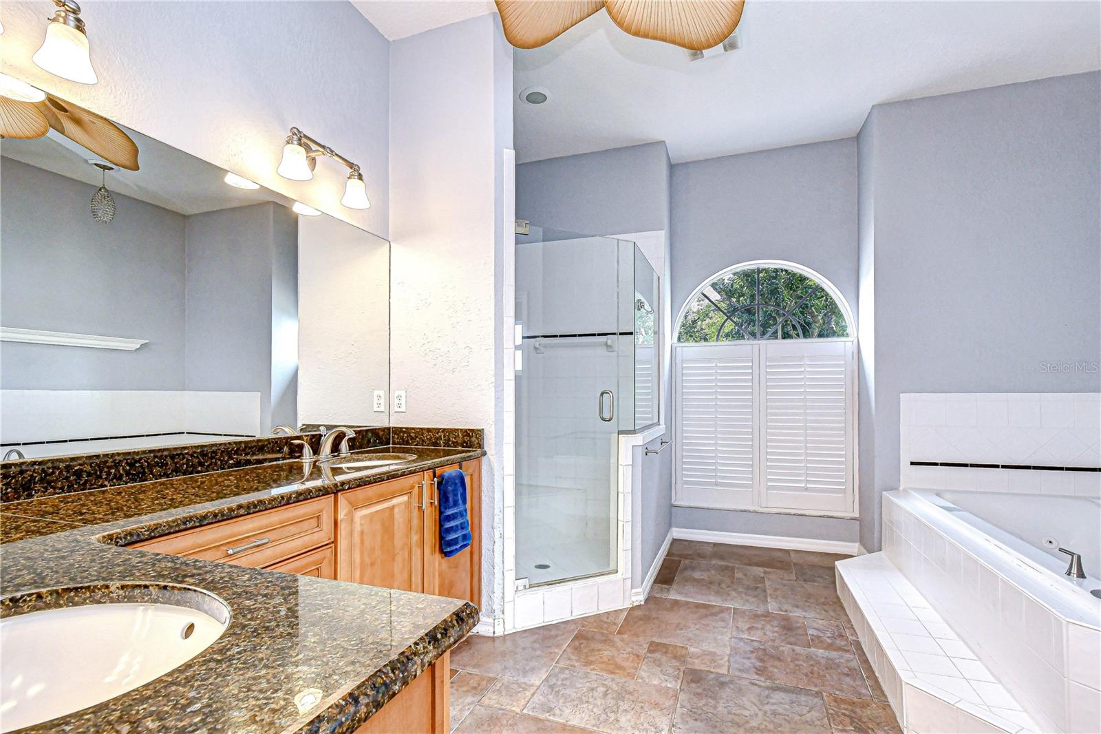 RIVER HILLS COUNTRY CLUB - Residential
