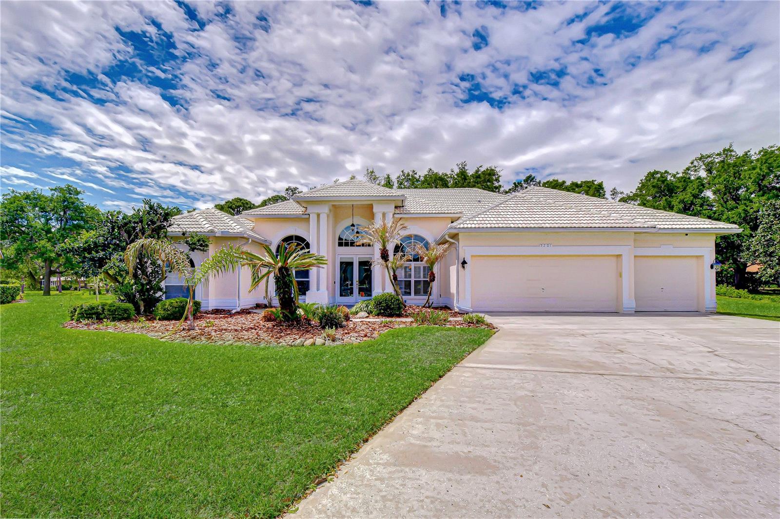 RIVER HILLS COUNTRY CLUB - Residential