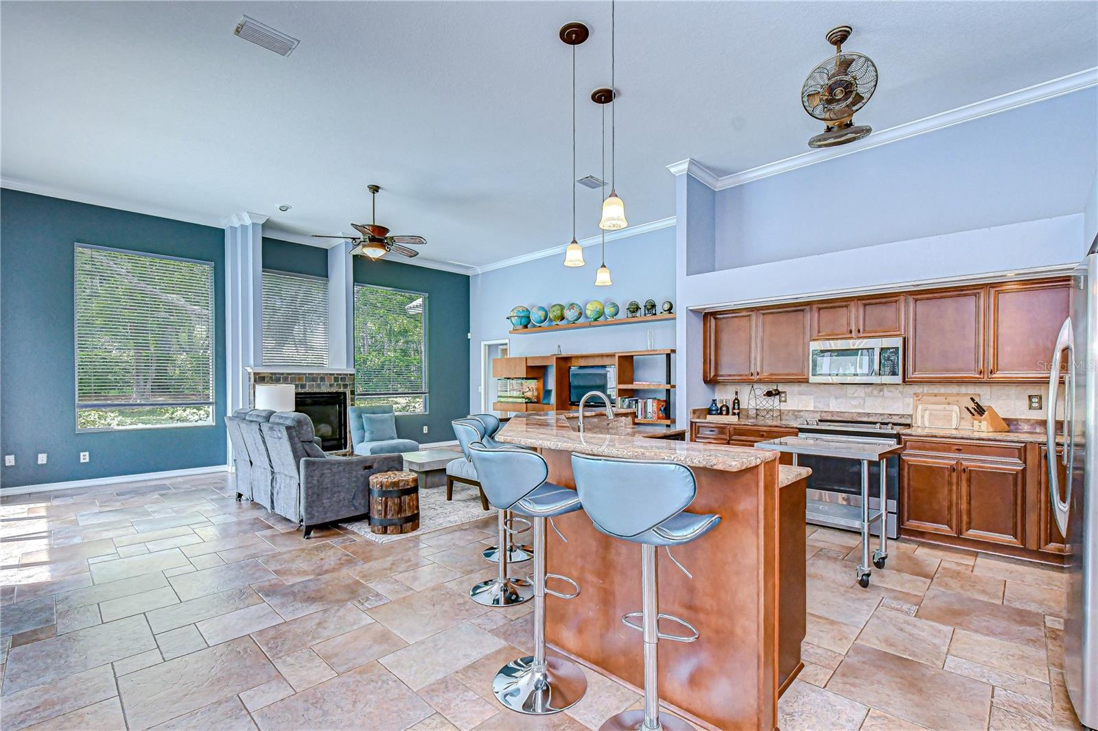 RIVER HILLS COUNTRY CLUB - Residential