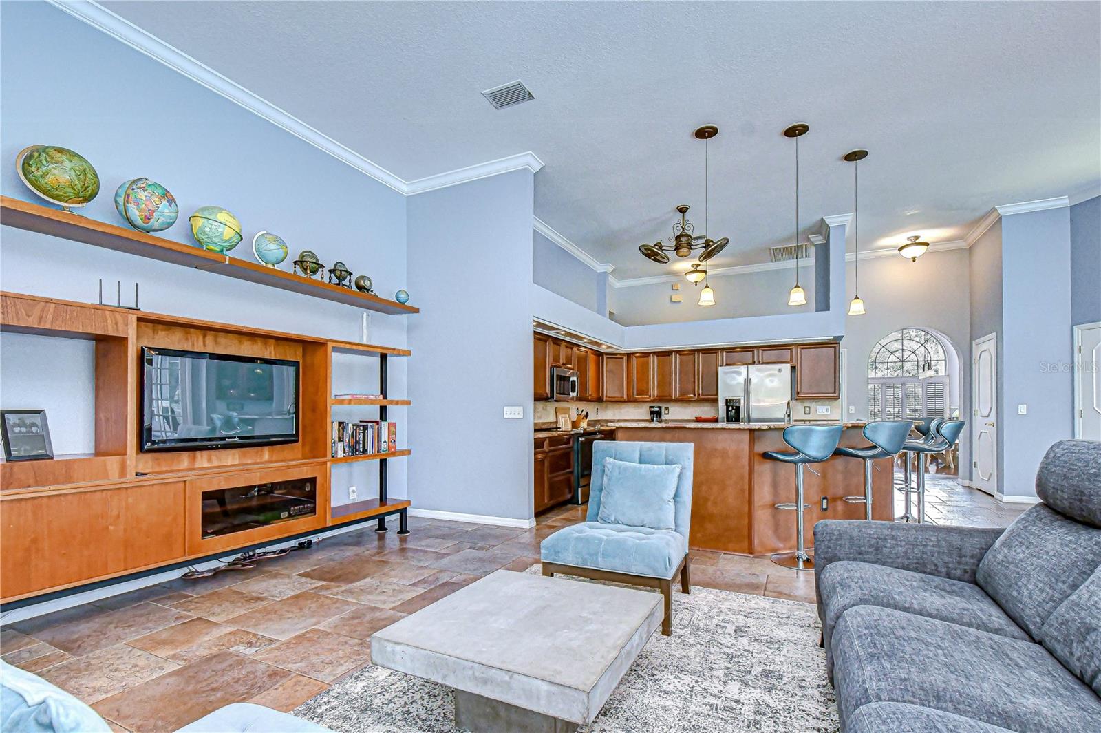 RIVER HILLS COUNTRY CLUB - Residential
