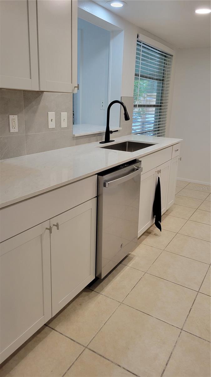 SHADOW LAKES - Residential Lease