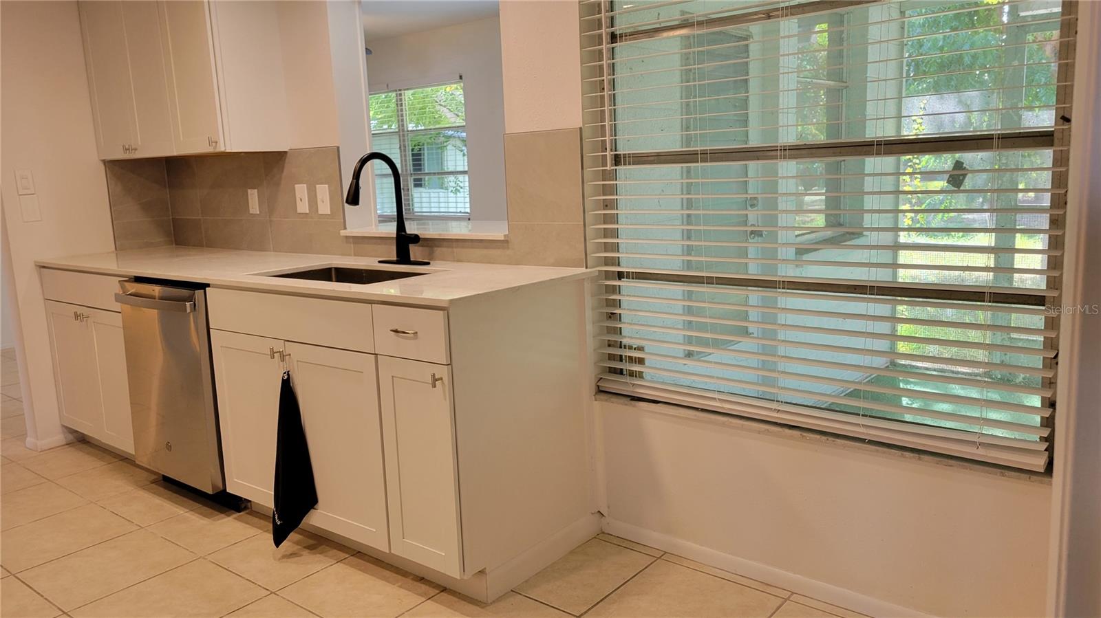 SHADOW LAKES - Residential Lease